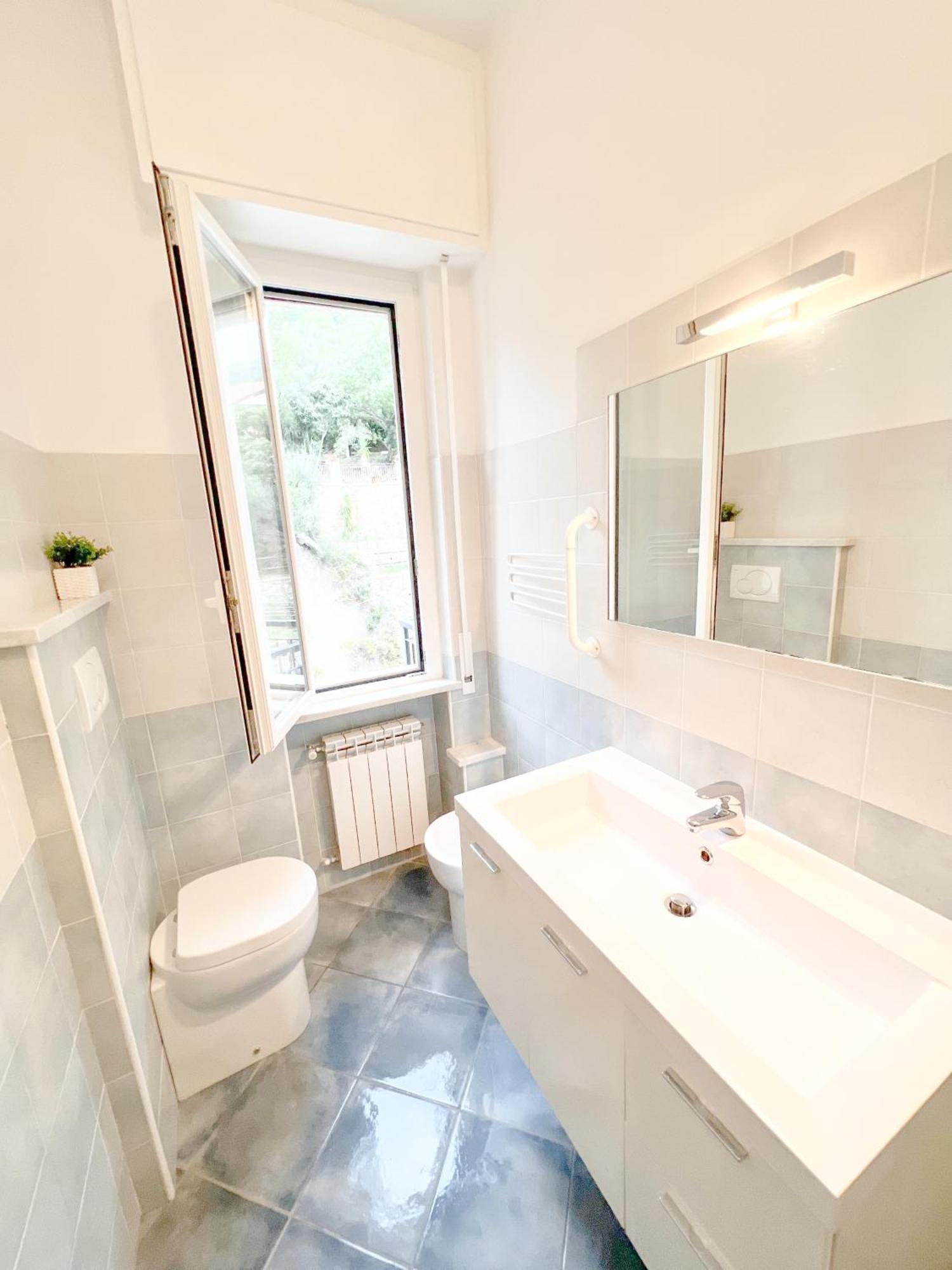 A 5 Minuti Dal Mare - Dolphin Beach House Spotorno Buitenkant foto